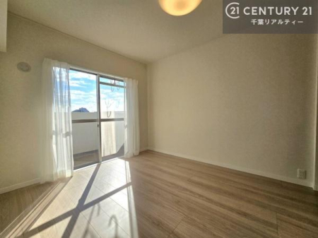 �m�� ������̗m�����o���R�j�[�ɖʂ��Ă���܂��B���邭�J���I�ł��B