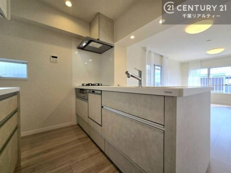 �L�b�`�� ��l�C�̑Ζʎ��V�X�e���L�b�`�����̗p���Ă��܂��I���Ƒ��̃R�~���j�P�[�V���������R�Ƒ�����݌v�ł��B
���q�l�ɂ��ڂ��͂��̂Ŋ������ł��ˁB�L�X�g���ĉ��K�ɍ�Ƃ��i�݂܂��B