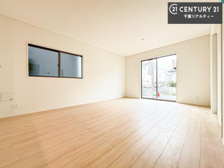 ���r���O �傫�ȑ����炽���Ղ�̗z���������閾�邢���r���O�B�J�����̂��郊�r���O�ŉƑ��c���̂��났�̎��Ԃ��߂����܂��I