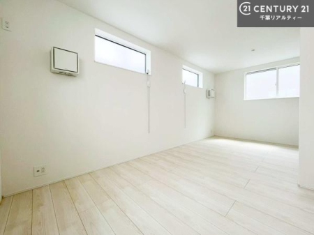 �Q�� �D���������������ޗm���́A���̖ڊo�߂��C�������ǂ������ł��ˁB���������Ԃ��������Ɖ߂������Ƃ��ł��܂��B�D�����F�����̃t���[�����O���ǂ�ȉƋ�ɂ��}�b�`���܂��I