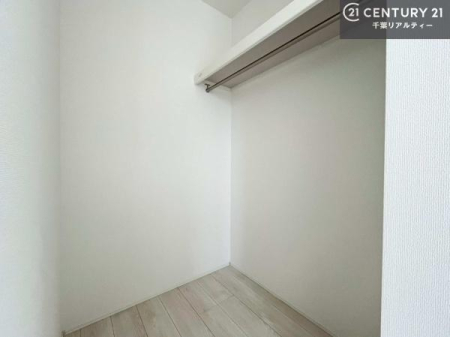 ���[ �E�H�[�N�C���N���[�[�b�g�t���ł��B��������̂��m���Ȃǂ����[���Ă��������ł��ˁI���ɂ���@�������ȂǋG�ߕ��̑傫�ȉƓd�����[�ł��܂��B