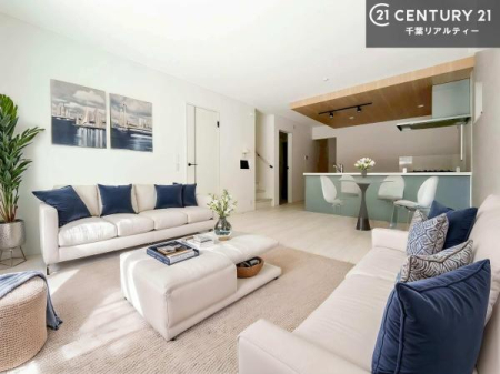 ���r���O �Ƌ�́ACG�p�[�X�ł��B��؂ȉƑ����W�܂邩�炱��LDK�ɂ͂�����肽���B
�q�����������C�ɏ΂��Ȃ��瑖�����Ă���p�����������u�L���Ƃɂ��ėǂ������v�Ǝv���u�Ԃł��B