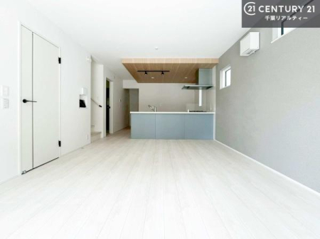 ���r���O �S�n�ǂ����r���O�͉Ƒ������R�ƏW�܂�܂��B�Ƒ��c�R�̎��Ԃ����������ł��B���Ƒ��ƁA����w�[���������Ԃ��߂��������ł��ˁB