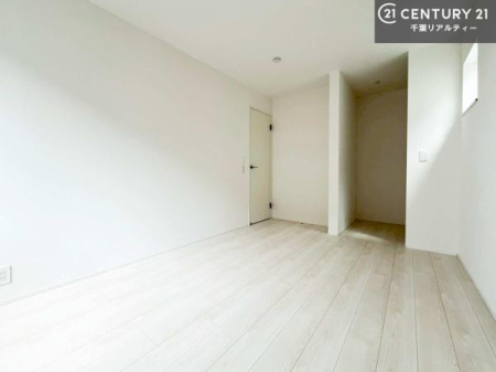 �m�� ���[�X�y�[�X�����Ă��܂��I�������X�b�L�����ڂ��鎖���ł��܂��ˁB
�Ƌ��I�΂Ȃ��V���v���ȃf�U�C���ׁ̈A�Ƌ��I�΂����C�ɓ���̋�ԍ�肪�ł������ł��ˁB