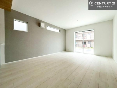 ���r���O �傫�ȑ����炽���Ղ�̗z���������閾�邢���r���O�B�J�����̂��郊�r���O�ŉƑ��c���̂��났�̎��Ԃ��߂����܂��I