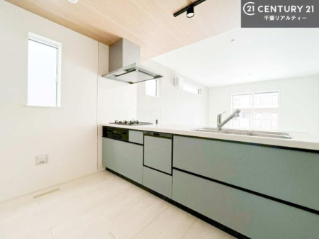 �L�b�`�� ��l�C�̑Ζʎ��V�X�e���L�b�`�����̗p���Ă��܂��I���Ƒ��̃R�~���j�P�[�V���������R�Ƒ�����݌v�ł��B
���q�l�ɂ��ڂ��͂��̂Ŋ������ł��ˁB���[�͂�����܂��I