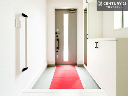 ���� �V���[�Y�{�b�N�X�t���B���ւ��Еt�����|�������₷���ł��I
�X�b�L���������ւŌ˂��J�����u�ԁA�������̂���S�n������Ԃ��o�}���Ă���܂��B