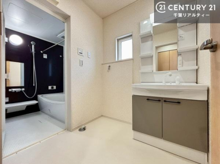 ���ʑ�E���ʏ� �g�Ȃ�𐮂�����ʏ��́A���������厖�ł��I������̐������̂��镵�͋C�����o�I�C�����悭���g�����������܂��B�L�X�����X�y�[�X���������ł��ˁI
