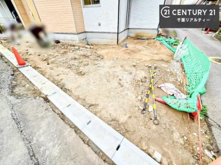 ���ԏ� ���ԃX�y�[�X��2�䕪����܂��I(�Ԏ�ɂ��)�Z�J���h�J�[�͂������A�o�C�N�⎩�]�ԂȂǂ��u���ꏊ�ɍ���܂���B