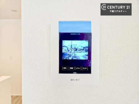 ���̑����� TV���j�^�[�t���C���^�[�z��������A�K��҂��f���Ŋm�F���Ă���Ή��ł��邽�߁A�h�Ɩʂ����S�ł��B���q�l�̂�����Ԏ��ɂ��S�����A���Ƒ��̈��S�E���S�ȕ�炵���T�|�[�g���܂��B