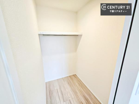 ���[ �E�H�[�N�C���N���[�[�b�g�t���ł��B��������̂��m���Ȃǂ����[���Ă��������ł��ˁI���ɂ���@�������ȂǋG�ߕ��̑傫�ȉƓd�����[�ł��܂��B