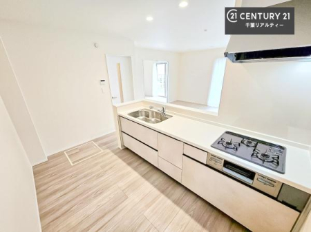 �L�b�`�� ��l�C�̑Ζʎ��V�X�e���L�b�`�����̗p���Ă��܂��I���Ƒ��̃R�~���j�P�[�V���������R�Ƒ�����݌v�ł��B
���q�l�ɂ��ڂ��͂��̂Ŋ������ł��ˁB���[�͂�����܂��I