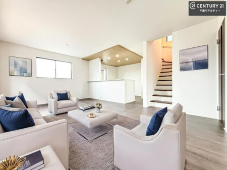 ���r���O �Ƌ�́ACG�p�[�X�ł��B��؂ȉƑ����W�܂邩�炱��LDK�ɂ͂�����肽���B
�q�����������C�ɏ΂��Ȃ��瑖�����Ă���p�����������u�L���Ƃɂ��ėǂ������v�Ǝv���u�Ԃł��B