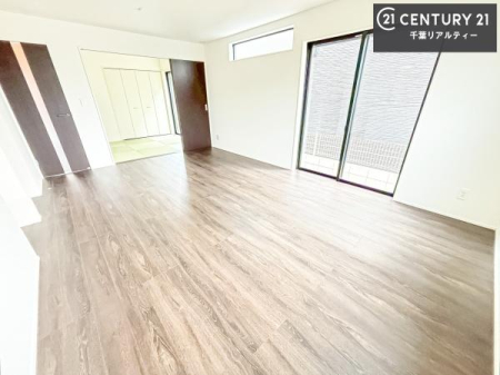 ���r���O �傫�ȑ����炽���Ղ�̗z���������閾�邢���r���O�B�J�����̂��郊�r���O�ŉƑ��c���̂��났�̎��Ԃ��߂����܂��I