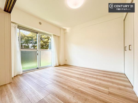 �Q�� �o���R�j�[�ɖʂ��Ă���m���ł��B���邭�����肪����A���C����������ł��܂��I���N���āA�O�ɏo�Ĕw�L�т����[�ċz�����ǂ������}������邱�Ƃ��ł��܂��B