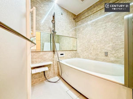 ���� �������������l�̕��͋C�̃o�X���[���́A�����o�Ă��ăo�X�^�C�����[���I
���d���撣���Ă��邲�J���ɂ��D�݂̓����̓����܂����āA�y����ł݂Ă͂������ł��傤���H