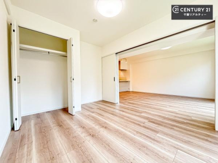 �q������ ������̗m���̓��r���O�Ɨאڂ��Ă���̂Ŏq�������҂�����I���q�l�̗l�q�������Ĉ��S�ł��I