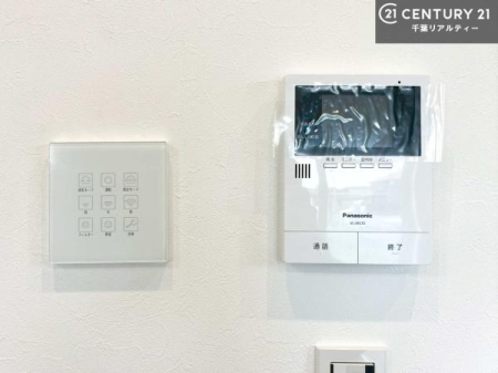 ���̑� TV���j�^�[�t�C���^�[�t�H���������B���K�҂̊���m�F���Ă���Ή��ł��邽�߁A�h�Ɩʂɂ��z�����ꂽ���S�̐ݔ��ł��B