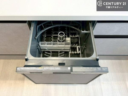 �L�b�`�� �H��@�t���̃L�b�`���ł��I�Z���������r��h�~�Ƃ��đ�ϊ��􂷂�֗��Ȏd�l�ł��I�r���g�C���Ȃ̂ŃL�b�`���̏ꏊ����炸�����X�y�[�X���L���g�����Ƃ��o���܂��I