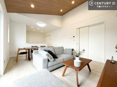 ���r���O �D�����z���܂肪���r���O����ł���ċ��S�n�̗ǂ���Ԃ����o���Ă���܂��I
���났�̎��Ԃ��߂����܂��I