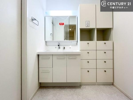 ���ʑ�E���ʏ� �O�ʋ��d�l�̐��ʏ��́A�g�����Ȃ݂����₷������I���͎��[�ɂȂ��Ă��܂��B�h���C���[�₨���ϓ����Еt������̂Ő��ʑ������X�b�L���ƌ����邱�Ƃ��o���܂��I