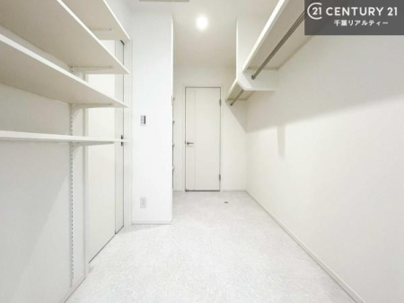 ���[ �E�H�[�N�C���N���[�[�b�g�t���ł��B��������̂��m���Ȃǂ����[���Ă��������ł��ˁI���ɂ���@�������ȂǋG�ߕ��̑傫�ȉƓd�����[�ł��܂��B