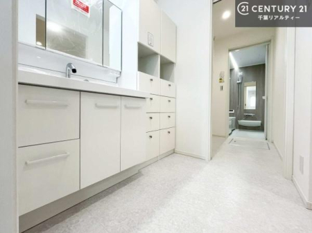 ���ʑ�E���ʏ� �L�X�Ƃ������ʎ��́A���̐g�x�x�̎��Ԃ��������g������K�ȋ�ԁB���[�I�Ȃǂ��u���₷���A�g������̗ǂ��݌v�ł��B