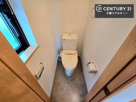 �g�C�� �������Ɖ��K�������˔����������R���t���E�H�V�����b�g�g�C����W�������B���ꂽ�ʒu����ł��ȒP�ɑ��삪�ł��A��������g�[�֍��ȂǁA�ׂ₩�ȋ@�\�Ŗ����̃g�C���^�C�������K�ł��B