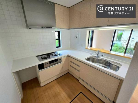 �L�b�`�� �k���^�L�b�`���I���[�N�g���C�A���O�����Z���݌v����Ă��邱�Ƃɂ��A�����`����t���܂ł̈�A�̍�Ƃ������悭�s�����Ƃ��ł��܂��B