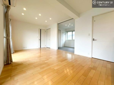 ���r���O �S�n�ǂ����r���O�͉Ƒ������R�ƏW�܂�܂��B�Ƒ��c�R�̎��Ԃ����������ł��B���Ƒ��ƁA����w�[���������Ԃ��߂��������ł��ˁB���邭�J���I�ȋ�Ԃł��B