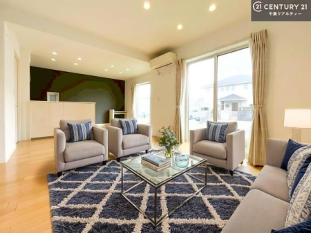 ���r���O �Ƌ��CG�p�[�X�ł��B�傫�ȑ����炽���Ղ�̗z���������閾�邢���r���O�B�J�����̂��郊�r���O�ŉƑ��c���̂��났�̎��Ԃ��߂����܂��B