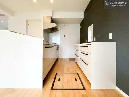 �L�b�`�� ��Ƃ����₷���V�X�e���L�b�`���ł��I���[����������t���Ă���̂ŁA�����X�y�[�X�ɕ���u���Ȃ��čςނ̂ŁA�L�X�g���āA���K�ɍ�Ƃ��ł��܂��I