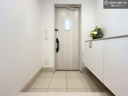 ���� �V���[�Y�{�b�N�X�t���Ȃ̂ŁA���ւ��Еt�����|�������₷���ł��I
�X�b�L���������ւŌ˂��J�����u�ԁA�������̂���S�n������Ԃ��o�}���Ă���܂��B
