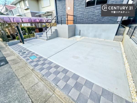 ���ԏ� ���ԃX�y�[�X��2�䕪����܂��I�Z�J���h�J�[�͂������A�o�C�N�⎩�]�ԂȂǂ��u���ꏊ�ɍ���܂���B