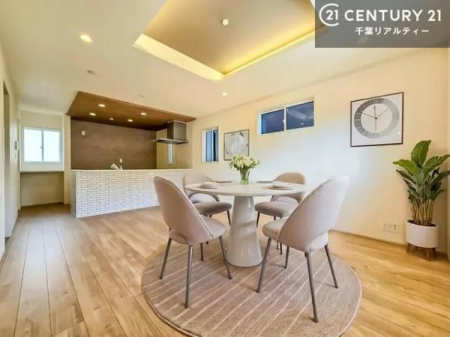 ���r���O �Ƌ�́ACG�p�[�X�ł��B��؂ȉƑ����W�܂邩�炱��LDK�ɂ͂�����肽���B
�q�����������C�ɏ΂��Ȃ��瑖�����Ă���p�����������u�L���Ƃɂ��ėǂ������v�Ǝv���u�Ԃł��B