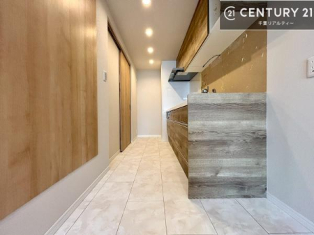 �L�b�`�� ��Ƃ肠�钲���X�y�[�X�ō�Ƃ����₷�����K�ȃL�b�`���ł��I
���q�l�ƈꏏ�ɂ��َq������y���߂�L�X�X�y�[�X�ł��B�y�����������ԂɂȂ肻���ł��ˁI