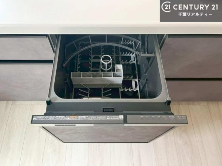 �L�b�`�� �H��@�t���̃L�b�`���ł��I�Z���������r��h�~�Ƃ��đ�ϊ��􂷂�֗��Ȏd�l�ł��I�r���g�C���Ȃ̂ŃL�b�`���̏ꏊ����炸�����X�y�[�X���L���g�����Ƃ��o���܂��I