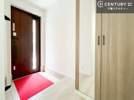 ���� ���ւɂ͎p���t���̃V���[�Y�{�b�N�X��ݒu�B�C������������[�ł���̂͂������A�O�o�O�ɑS�g���m�F�ł���֗��Ȏd�l�ł��B