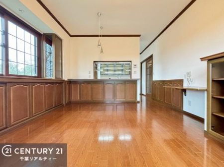 ���r���O ��؂ȉƑ����W�܂邩�炱��LDK�ɂ͂�����肽���B
�q�����������C�ɏ΂��Ȃ��瑖�����Ă���p�����������u�L���Ƃɂ��ėǂ������v�Ǝv���u�Ԃł��B