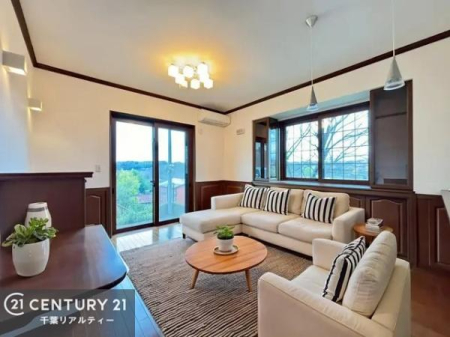 ���r���O �Ƌ��CG�p�[�X�ł��B��؂ȉƑ����W�܂邩�炱��LDK�ɂ͂�����肽���B
�q�����������C�ɏ΂��Ȃ��瑖�����Ă���p�����������u�L���Ƃɂ��ėǂ������v�Ǝv���u�Ԃł��B