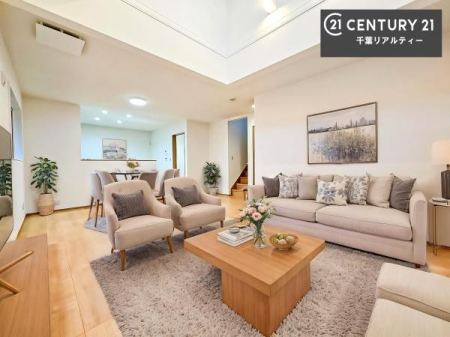 ���r���O �Ƌ��CG�p�[�X�ł��B�J�����̂���L�XLDK�I�\�t�@�[��_�C�j���O�e�[�u����u���Ă������ɂȂ�Ȃ��̂ŉ��K�ɉ߂����܂��I�R�~���j�P�[�V���������₷�����r���O�ł��I