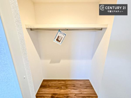 ���[ �E�H�[�N�C���N���[�[�b�g�t���ł��B��������̂��m���Ȃǂ����[���Ă��������ł��ˁI���ɂ���@�������ȂǋG�ߕ��̑傫�ȉƓd�����[�ł��܂��B�i�{�H��j