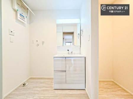 ���ʑ�E���ʏ� �O�ʋ��d�l�̐��ʏ��́A�g�����Ȃ݂����₷������I���͎��[�ɂȂ��Ă��܂��B�h���C���[�₨���ϓ����Еt������̂Ő��ʑ������X�b�L���ƌ����邱�Ƃ��o���܂��I