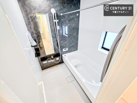 ���� �������������l�̕��͋C�̃o�X���[���́A�����o�Ă��ăo�X�^�C�����[���I
���d���撣���Ă��邲�J���ɂ��D�݂̍���̓����܂����āA�y����ł݂Ă͂������ł��傤���H