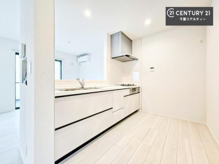 �L�b�`�� ��Ƃ肠�钲���X�y�[�X�ō�Ƃ����₷�����K�ȃL�b�`���ł��I
���q�l�ƈꏏ�ɂ��َq������y���߂�L�X�X�y�[�X�ł��B�y�����������ԂɂȂ肻���ł��ˁI