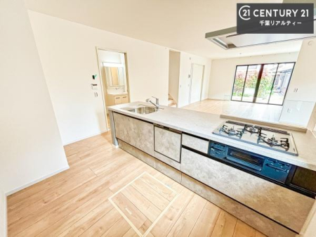 �L�b�`�� ��l�C�̑Ζʎ��V�X�e���L�b�`�����̗p���Ă��܂��I���Ƒ��̃R�~���j�P�[�V���������R�Ƒ�����݌v�ł��B
���q�l�ɂ��ڂ��͂��̂Ŋ������ł��ˁB���[�͂�����܂��I