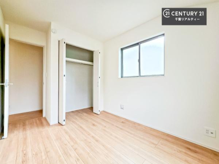 �q������ ���[�X�y�[�X�����Ă��܂��I�������X�b�L�����ڂ��鎖���ł��܂��ˁB
�Ƌ��I�΂Ȃ��V���v���ȃf�U�C���ׁ̈A�Ƌ��I�΂����C�ɓ���̋�ԍ�肪�ł������ł��ˁB