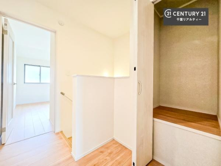 ���̑� �Q�K�̃z�[���ɂ́A���[�X�y�[�X�t���I�Ƒ����L�̏�������p�i�̎��[�����Ă����Ύ��o�����֗��ł��I
���񌻒n�ɂĂ��m���߂��������I