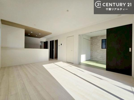 ���r���O �D�����z���܂肪���r���O����ł���ċ��S�n�̗ǂ���Ԃ����o���Ă���܂��I
���R�ƉƑ����W����b��������S�n�悢��ԁI