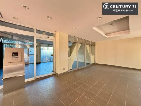 �G���g�����X �Z�܂��̊�ɂӂ��킵���A���邭�������ꂽ�G���g�����X�B
�K������S�n�悭�}�������A�㎿�ȋ�Ԃł��B